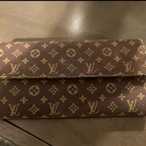 Authentic Mini Lin Louis Vuitton wallet